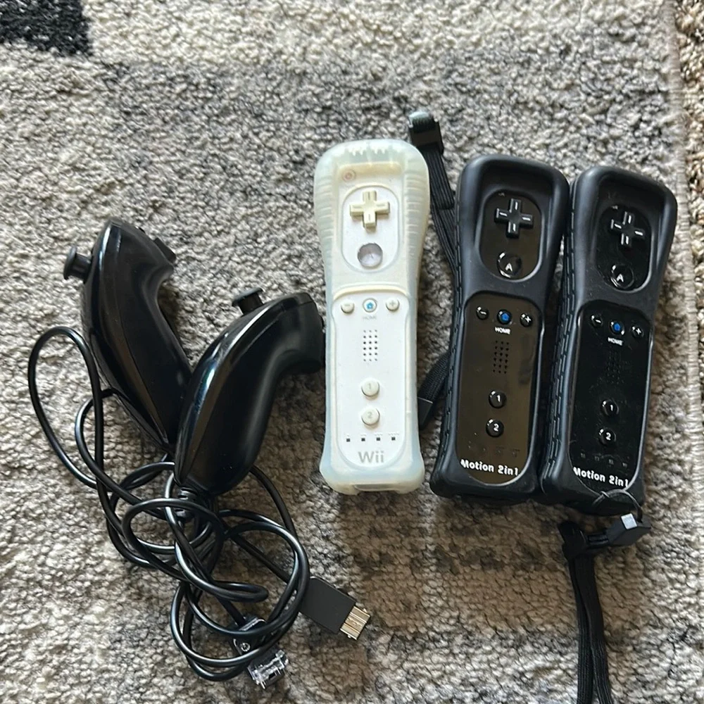 Nintendo Wii Gaming Console in Classic White